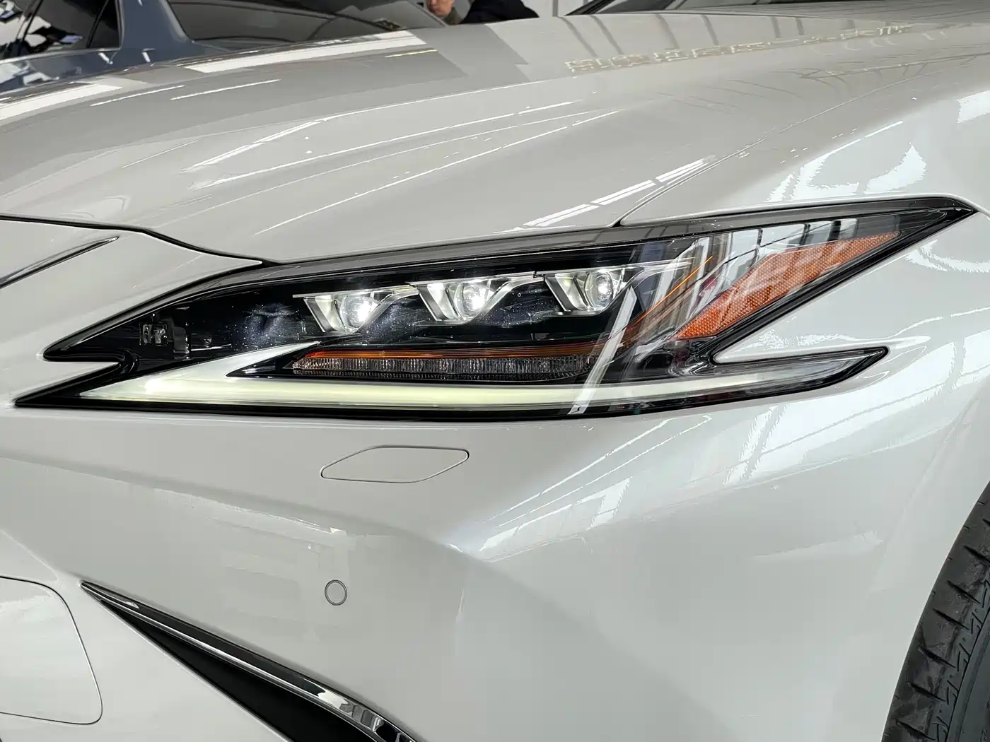 Lexus ES 2021 300h Executive Edition фото 30
