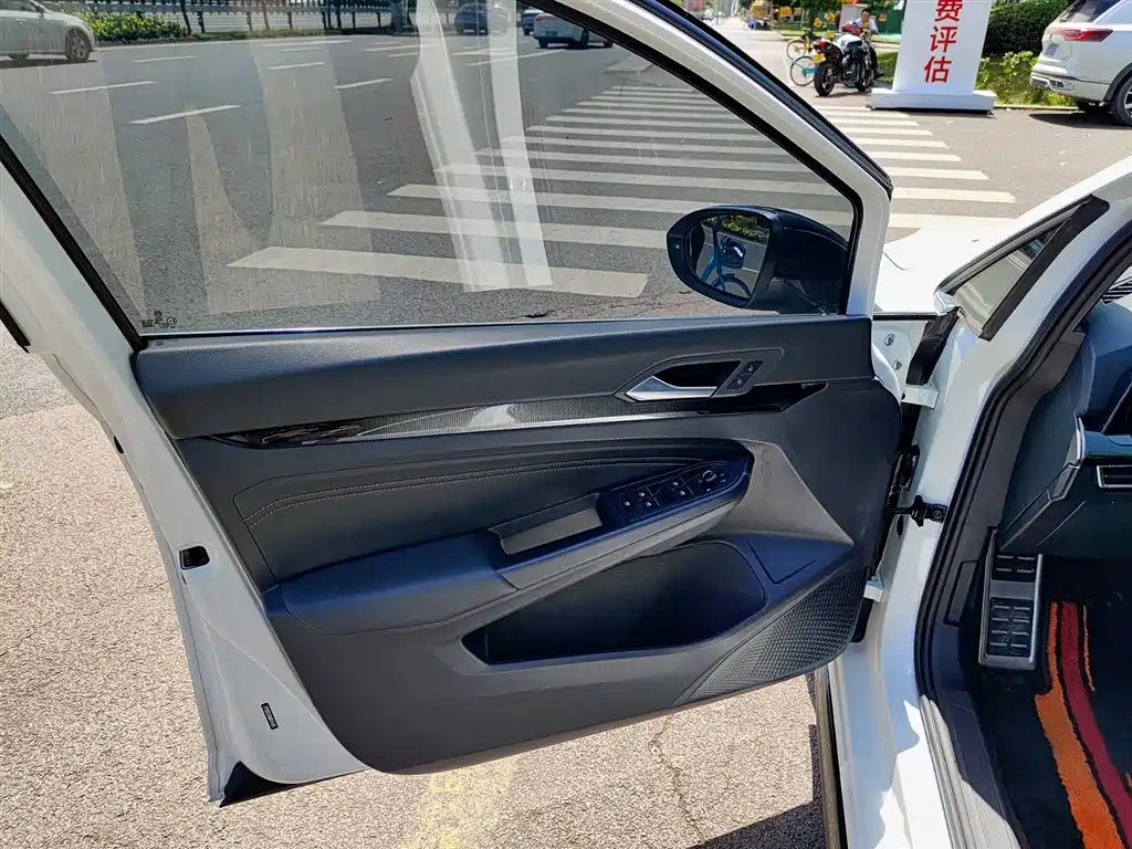 Volkswagen Golf 2021 280TSI DSG R-Line фото 6