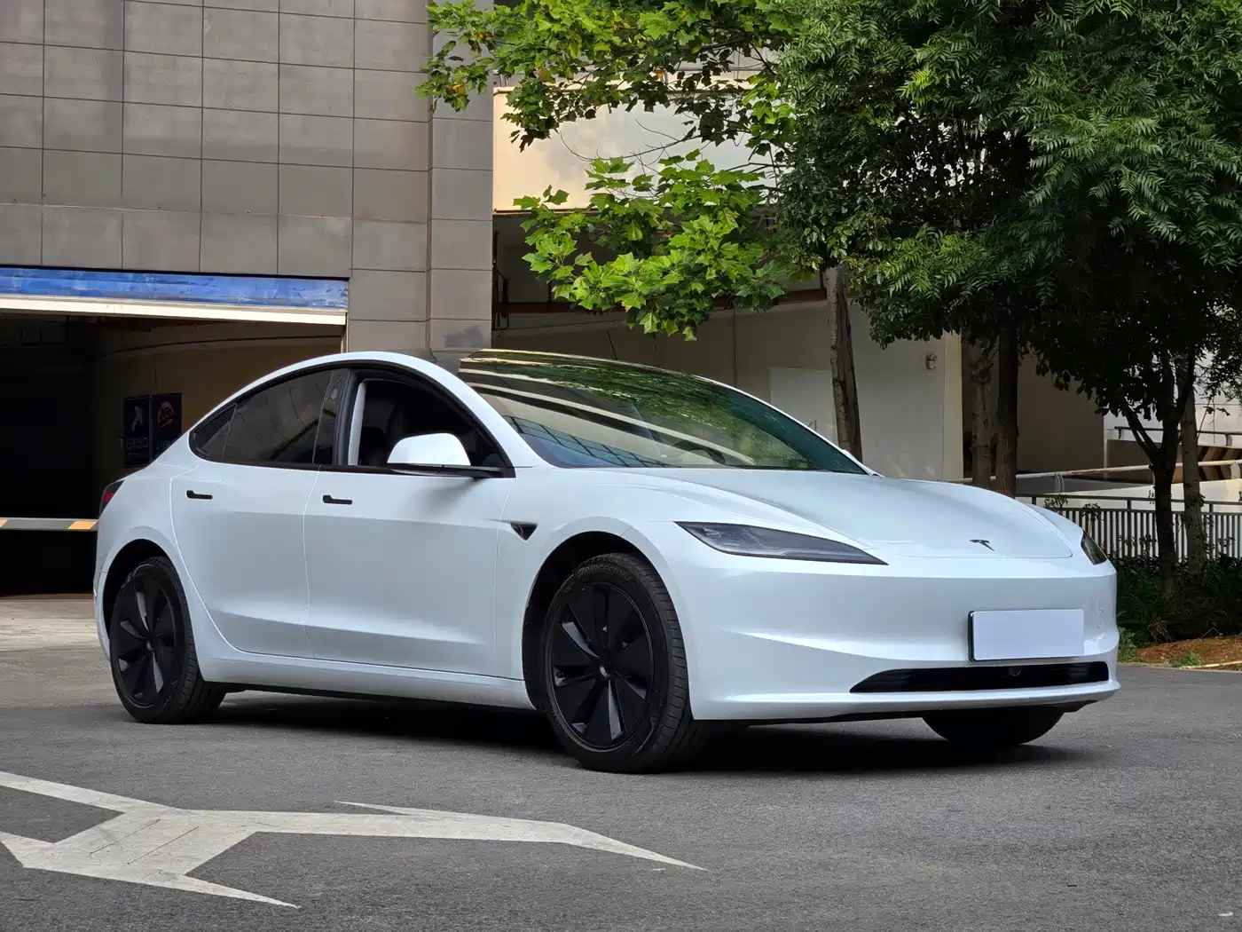 Tesla Model 3 2026 2025 Model Year Facelift Rear-Wheel Drive