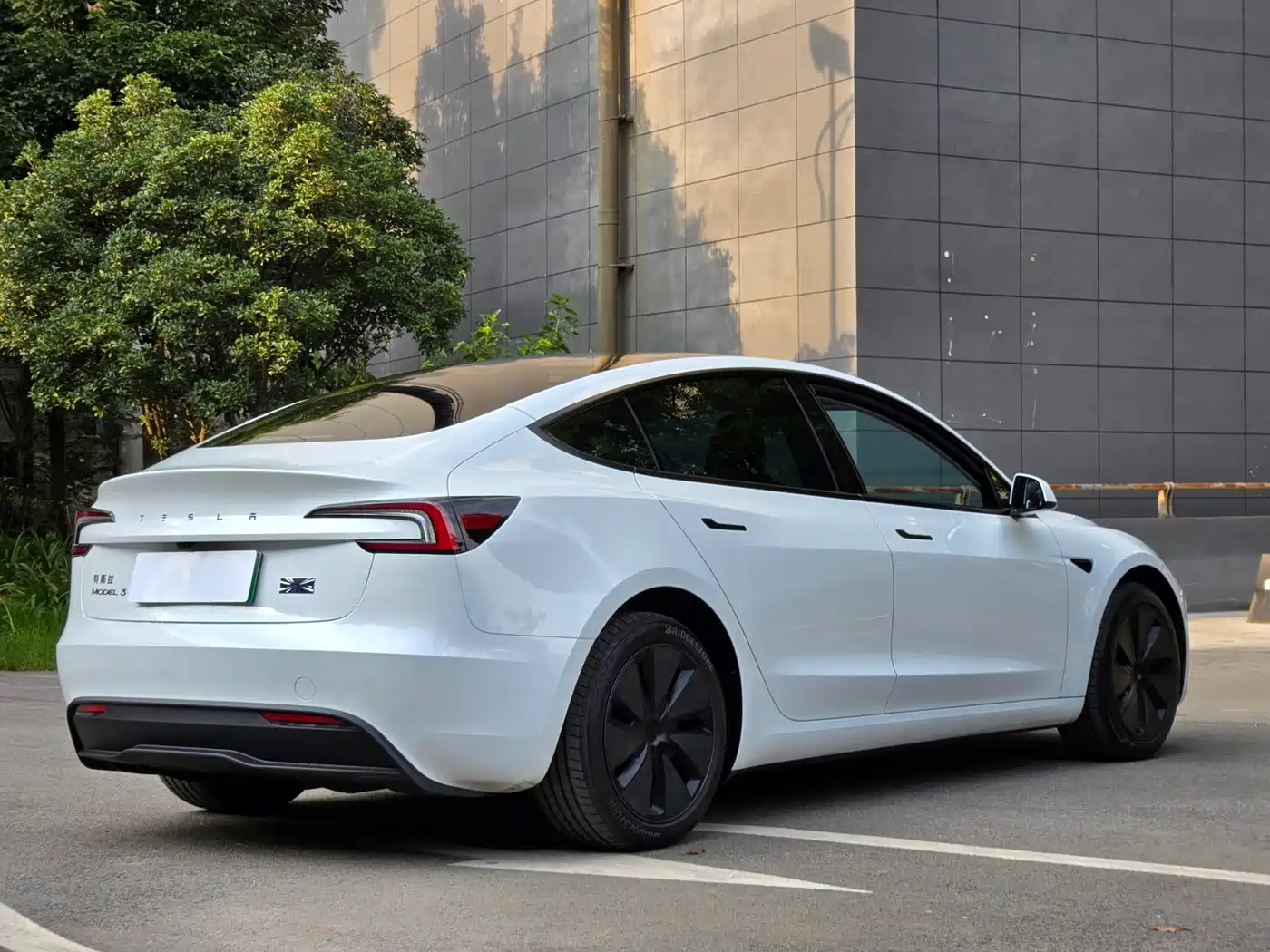 Tesla Model 3 2026 2025 Model Year Facelift Rear-Wheel Drive