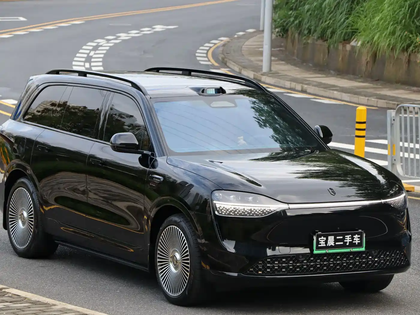 AITO Wenjie AITO M9 2025 Extended Range Ultra 52kWh 6-Seater фото 3