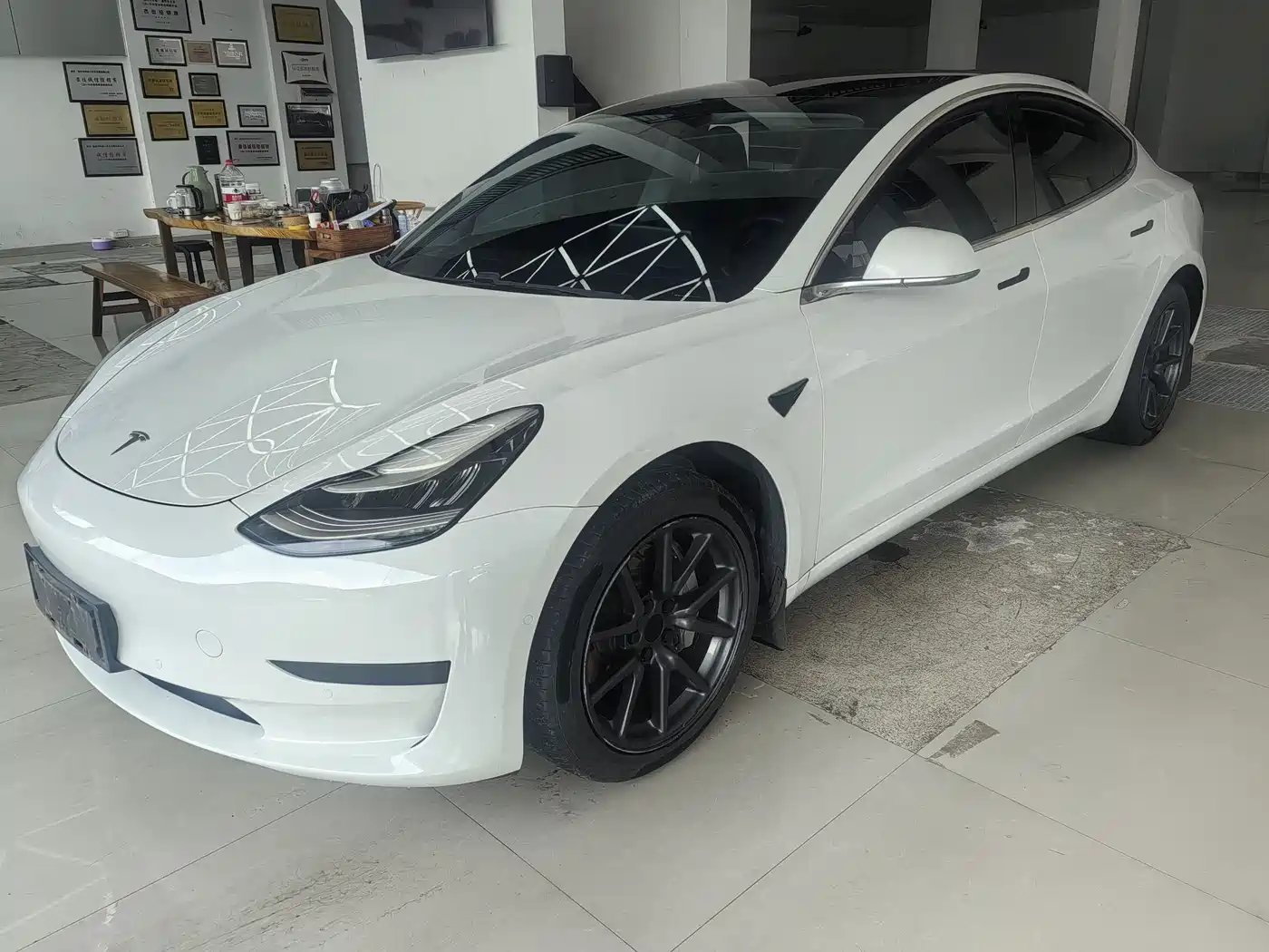 TESLA MODEL 3