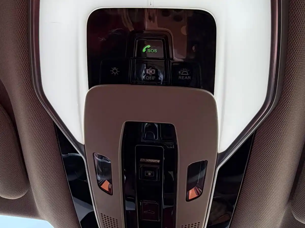 Hongqi H5 2024 2.0T Automatic Smart Connect Flag Smooth Edition фото 17