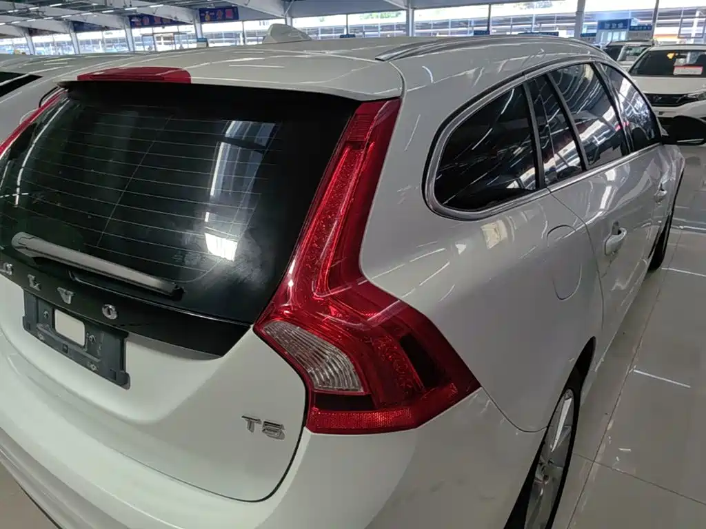 Volvo V60 2015 2015 T5 Momentum