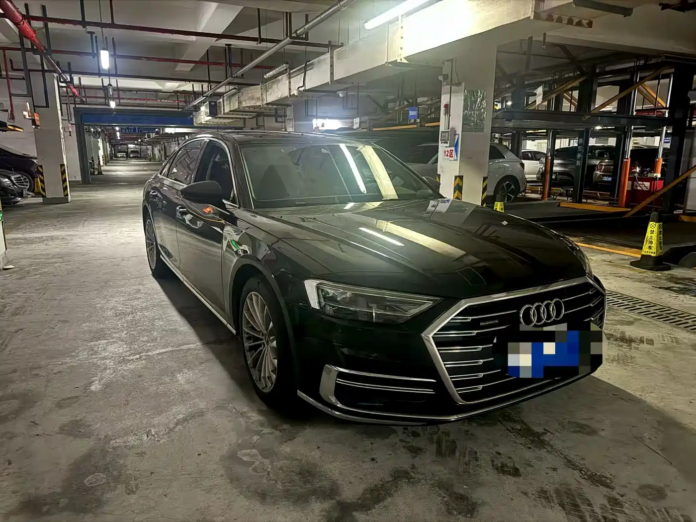 Фото 3 - Audi A8
