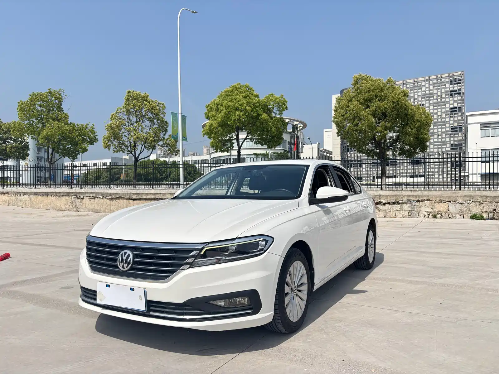 Photo 1 - Volkswagen Lavida
