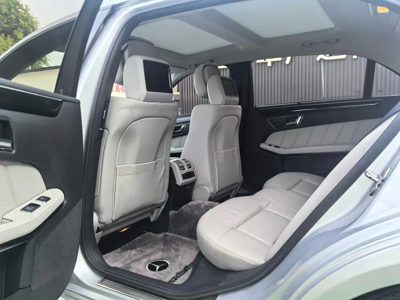 Mercedes-Benz E-Class 2012 E 300 L Fashion фото 7
