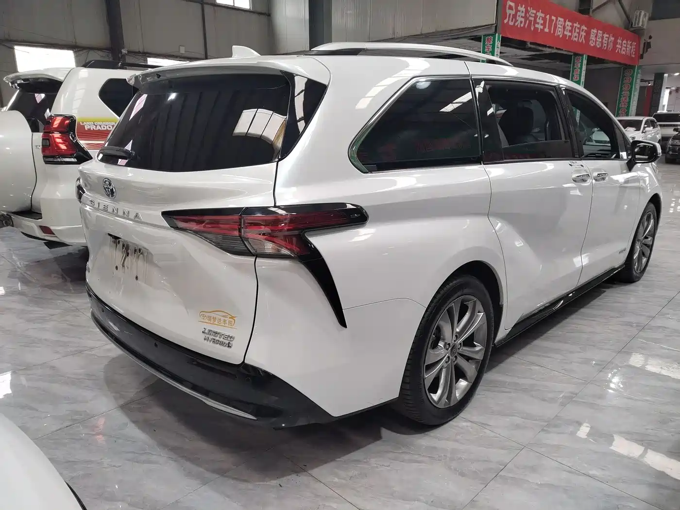 Toyota Sienna 2021 2.5L Hybrid Premium Edition фото 15