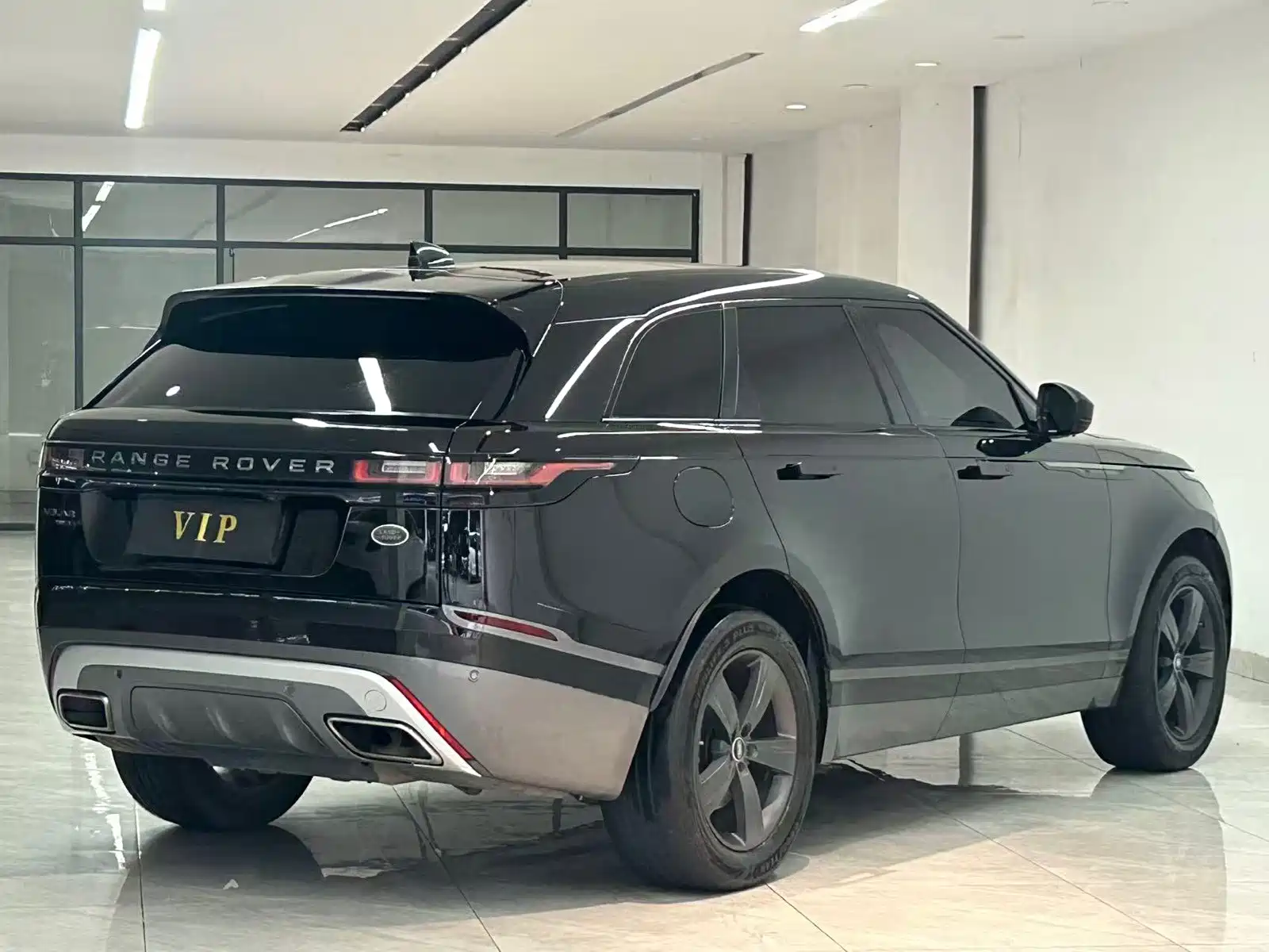Фото 9 - Land Rover Range Rover Velar