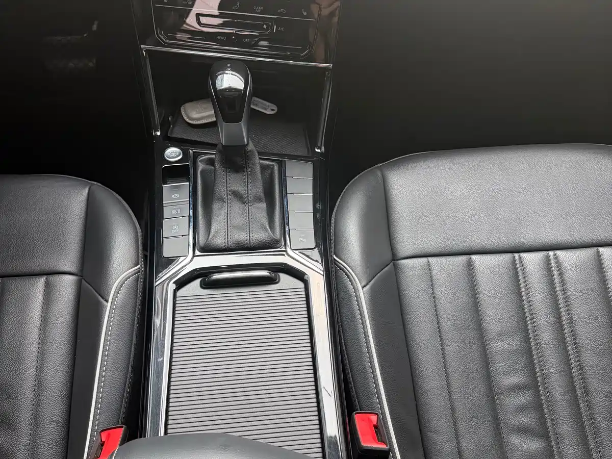 Volkswagen Passat 2022 330TSI Starlight Elite Edition фото 6