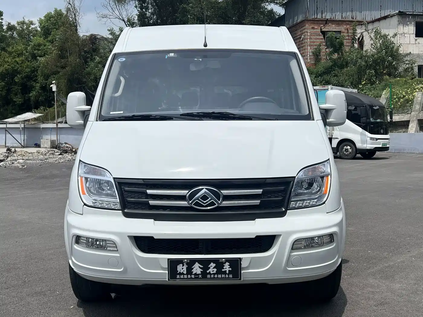 SAIC Maxus Xintu V80 2024 2023 2.0T Manual Classic Aoyun Short Wheelbase Medium Roof 5/6 Seats