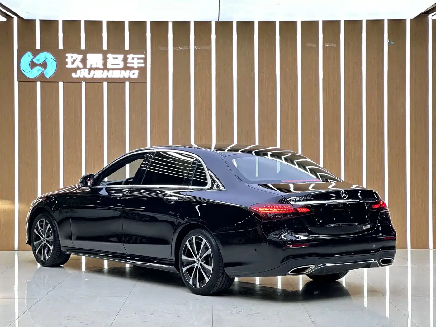 Mercedes-Benz E-Class New Energy 2022 Facelift E 350 e L Plug-in Hybrid Sport Sedan фото 23