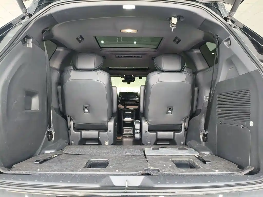 Toyota Granvia 2024 2023 2.5L Hybrid VIP Edition