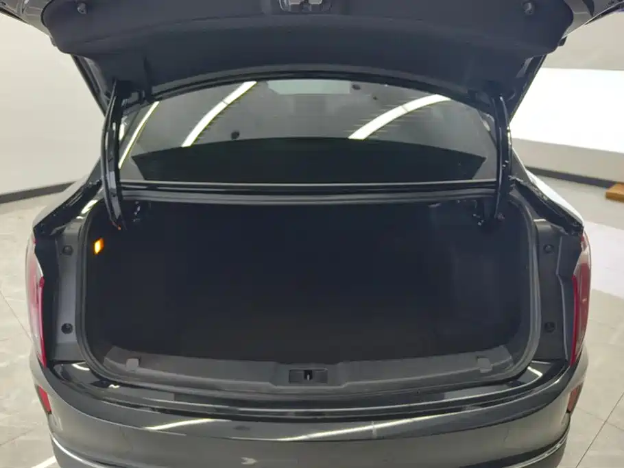 Hongqi E-QM5 2023 Facelift Basic Travel Edition фото 4