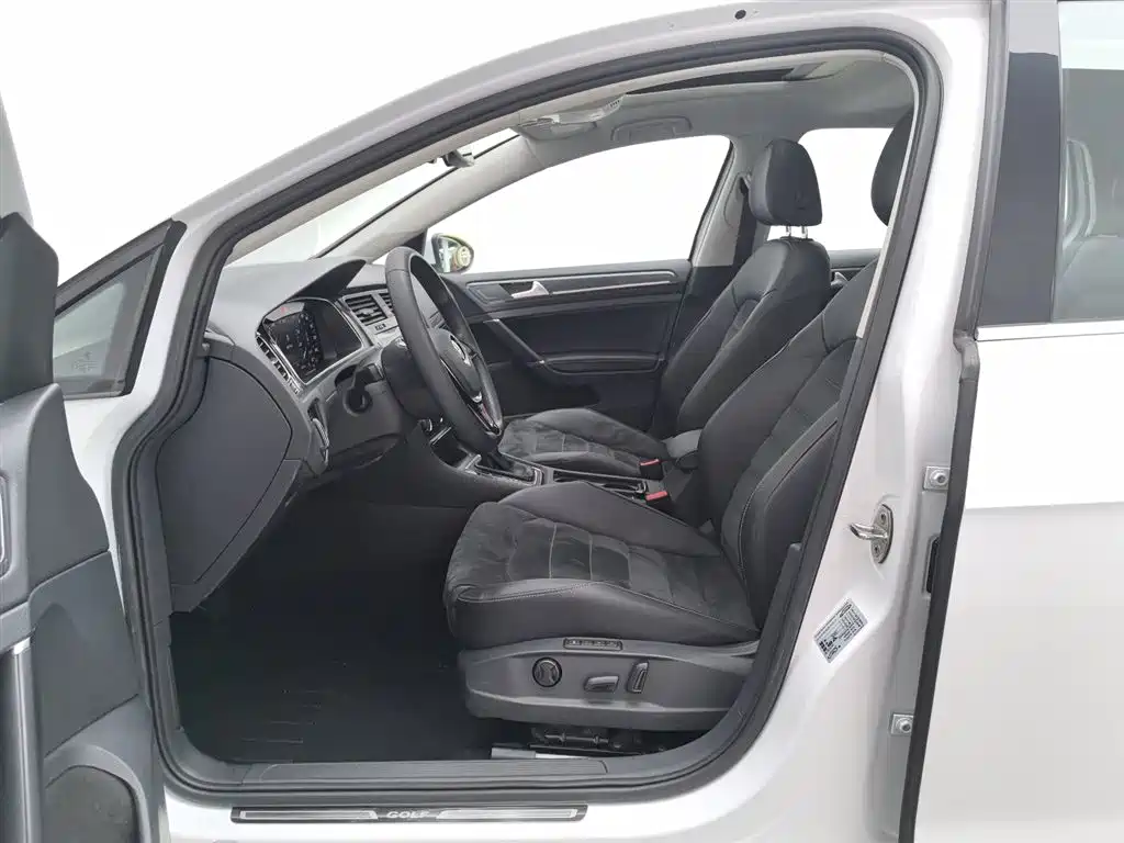 Volkswagen Golf 2020 Beloved Edition 280TSI DSG Luxury фото 10