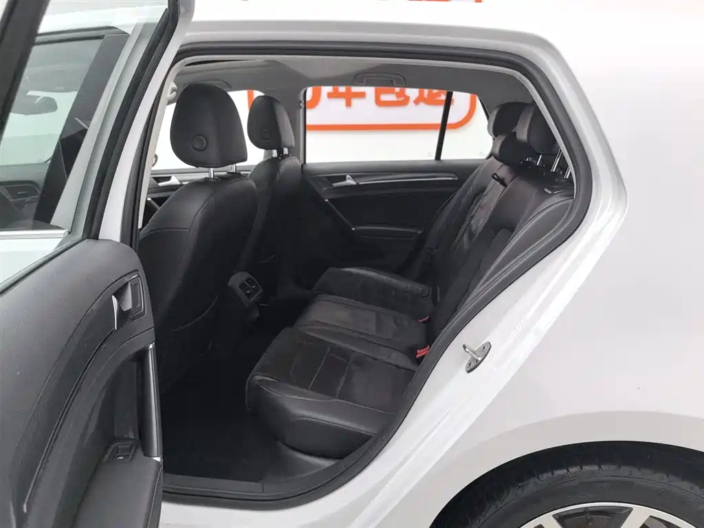Volkswagen Golf 2020 Beloved Edition 280TSI DSG Luxury фото 15