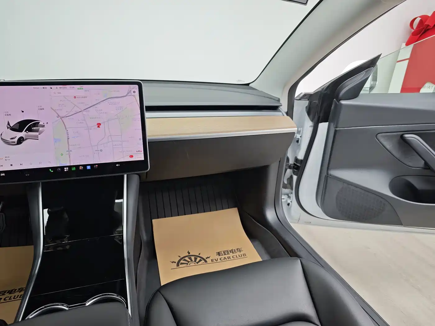 Фото 28 - Tesla Model 3