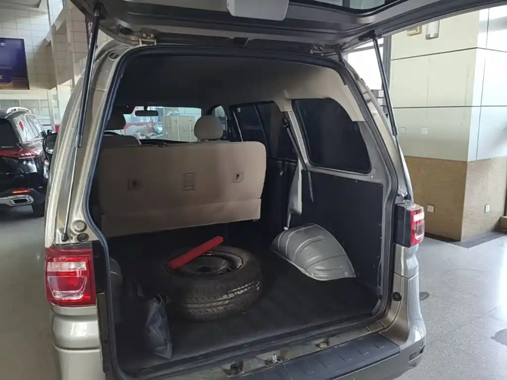 Dongfeng Fengxing Lingzhi 2025 2023 M5 1.6L Utility 5-Seater