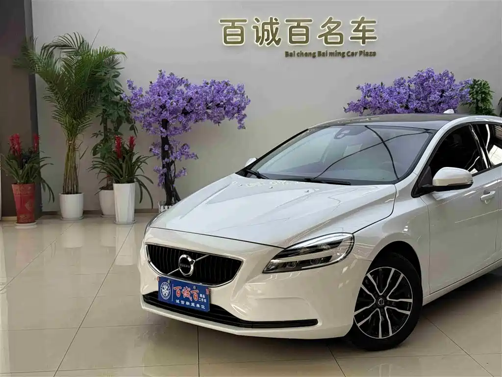 Фото 2 - Volvo V40