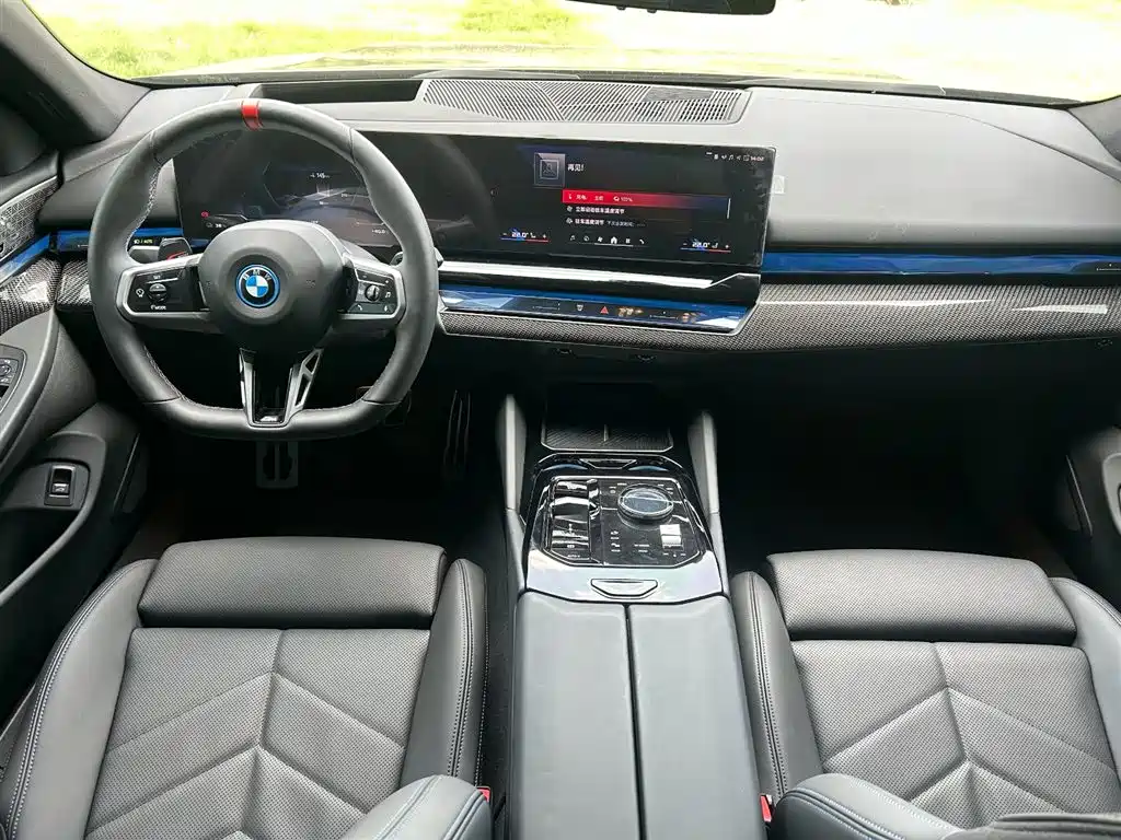 Фото 5 - BMW i5 M60