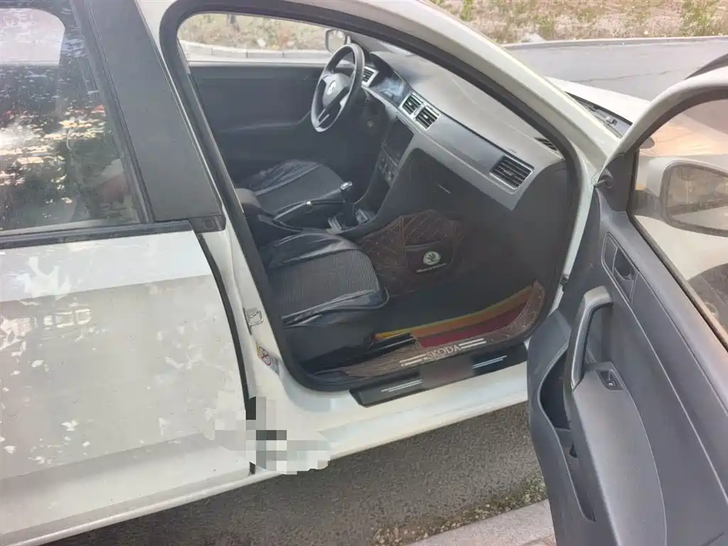 Škoda Rapid 2018 1.4L Manual Standard Edition фото 22