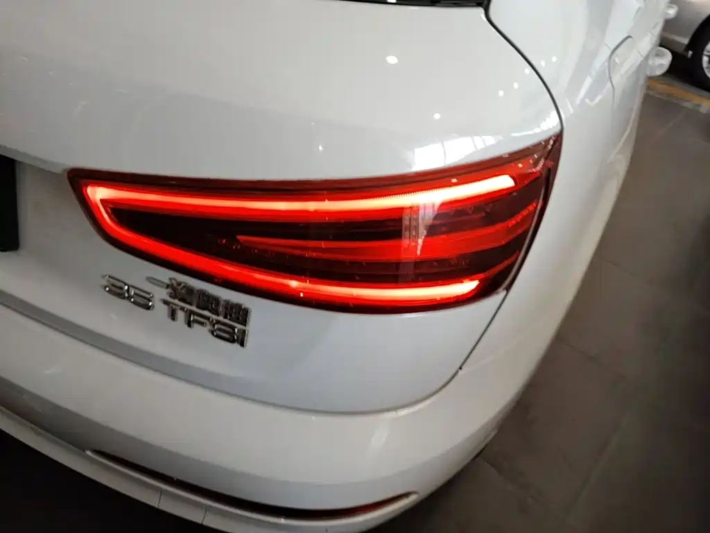 Фото 8 - Audi Q3