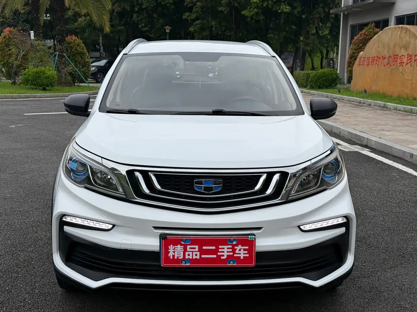 Фото 2 - Geely Vision X3