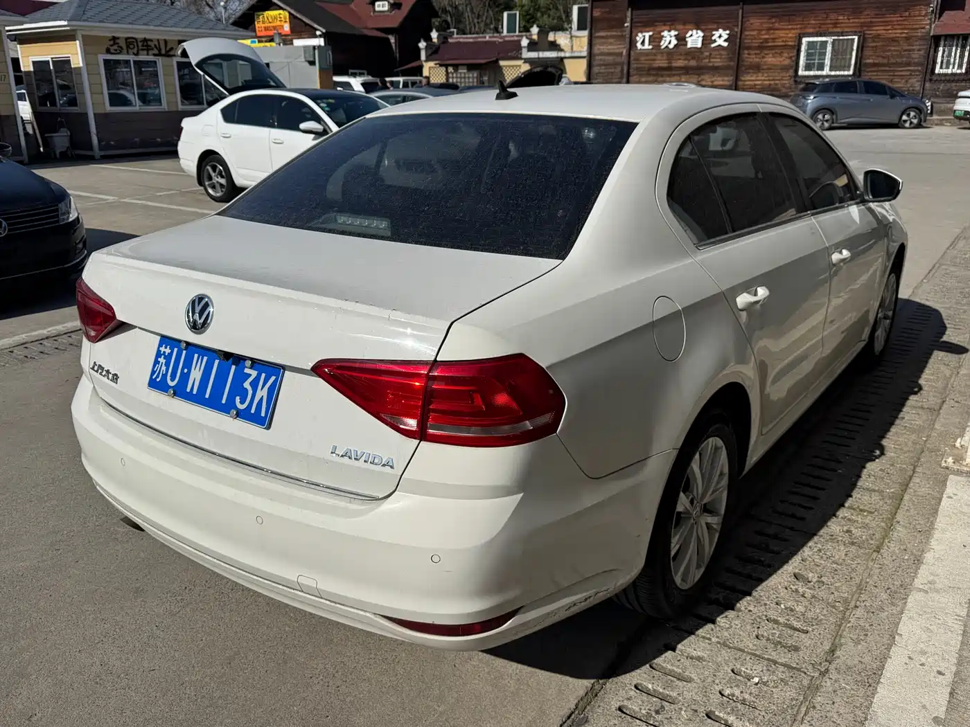 Volkswagen Lavida 2015 1.6L Automatic Comfort Edition фото 2