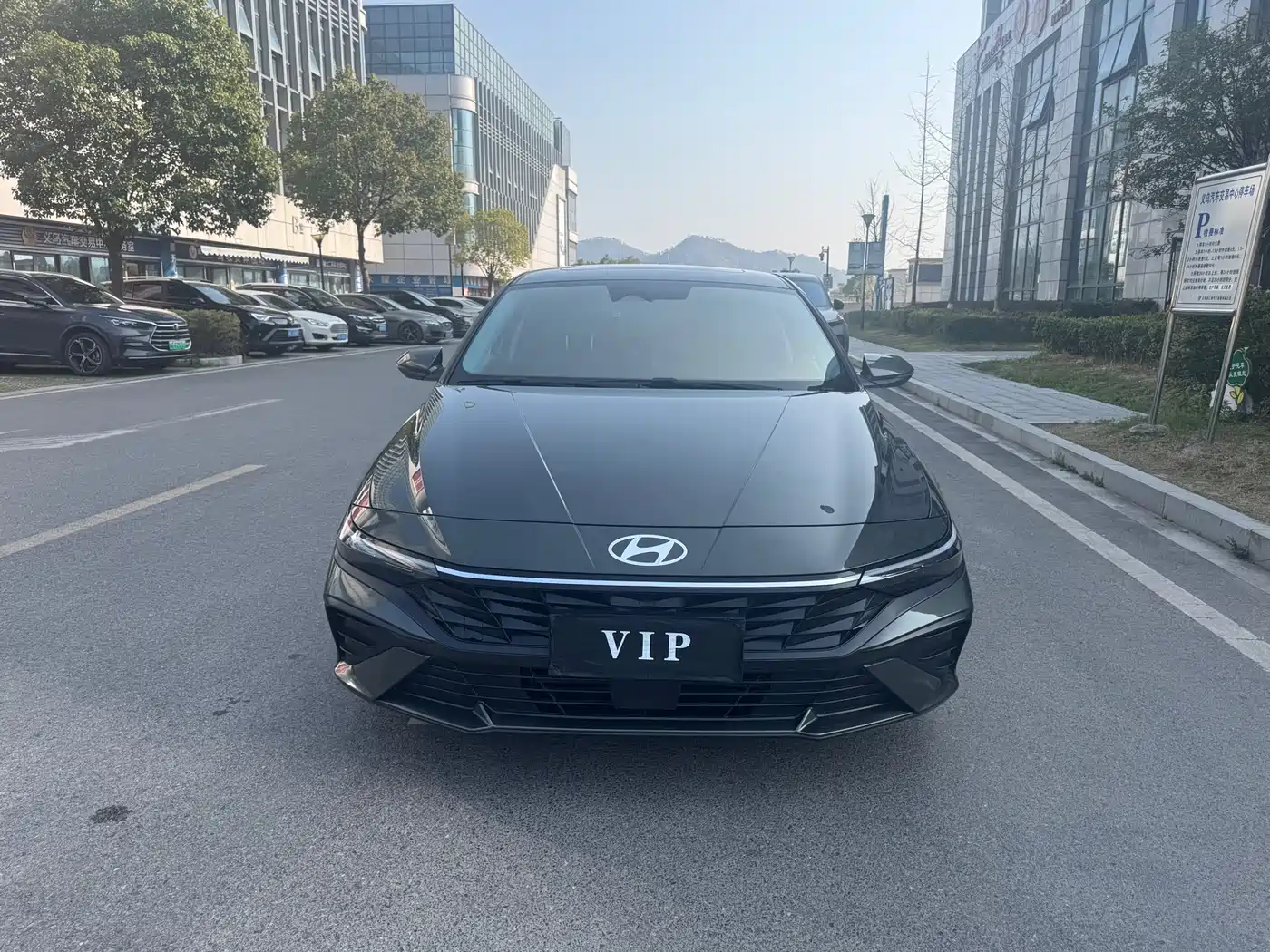 Hyundai Elantra 2023 Model 1.5L CVT LUX Premium Edition фото 2
