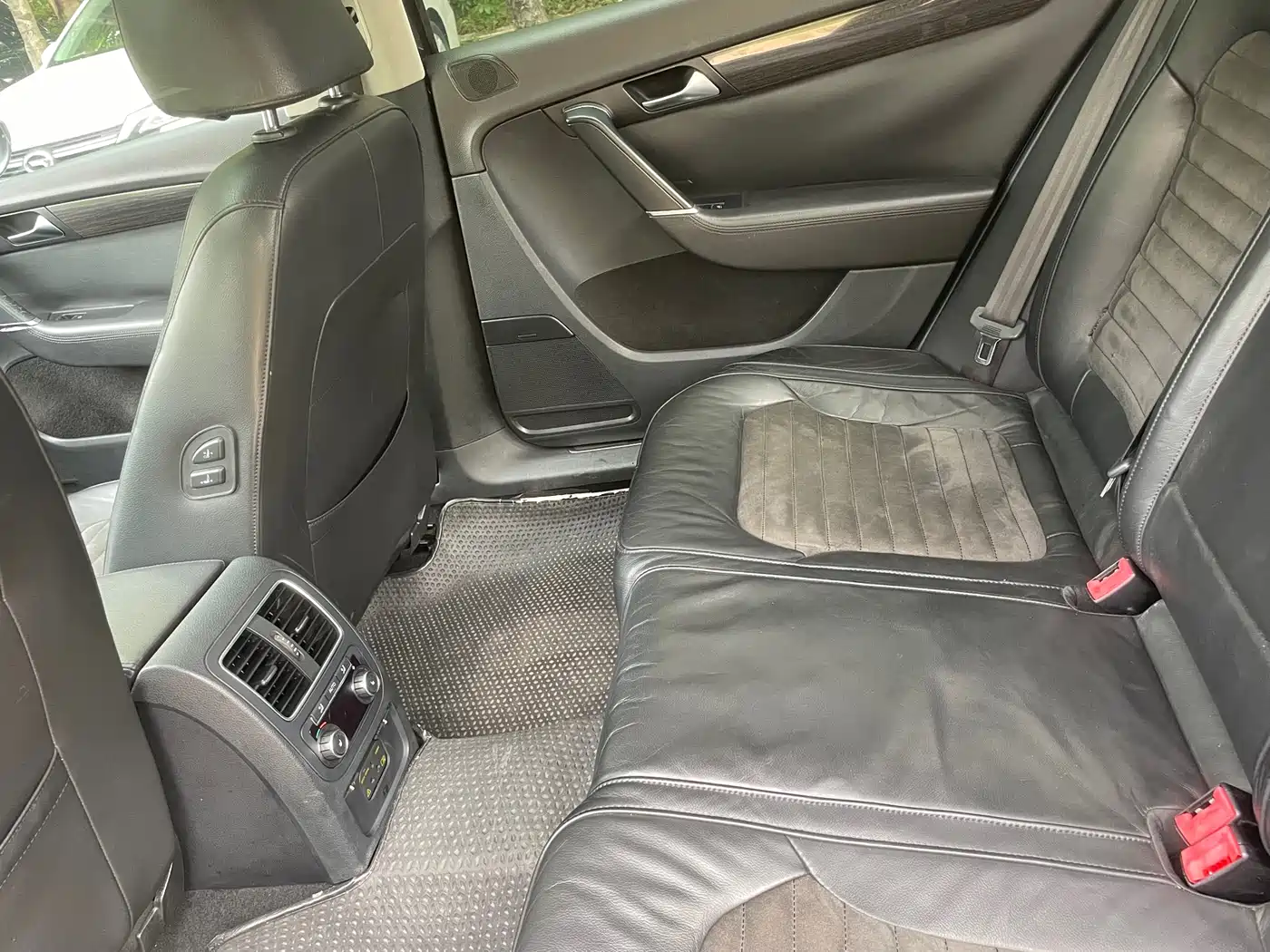 Volkswagen Magotan 2012 Facelift 2.0TSI Premium фото 9