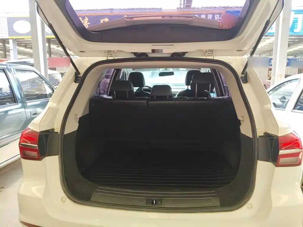 Фото 19 - Roewe RX5