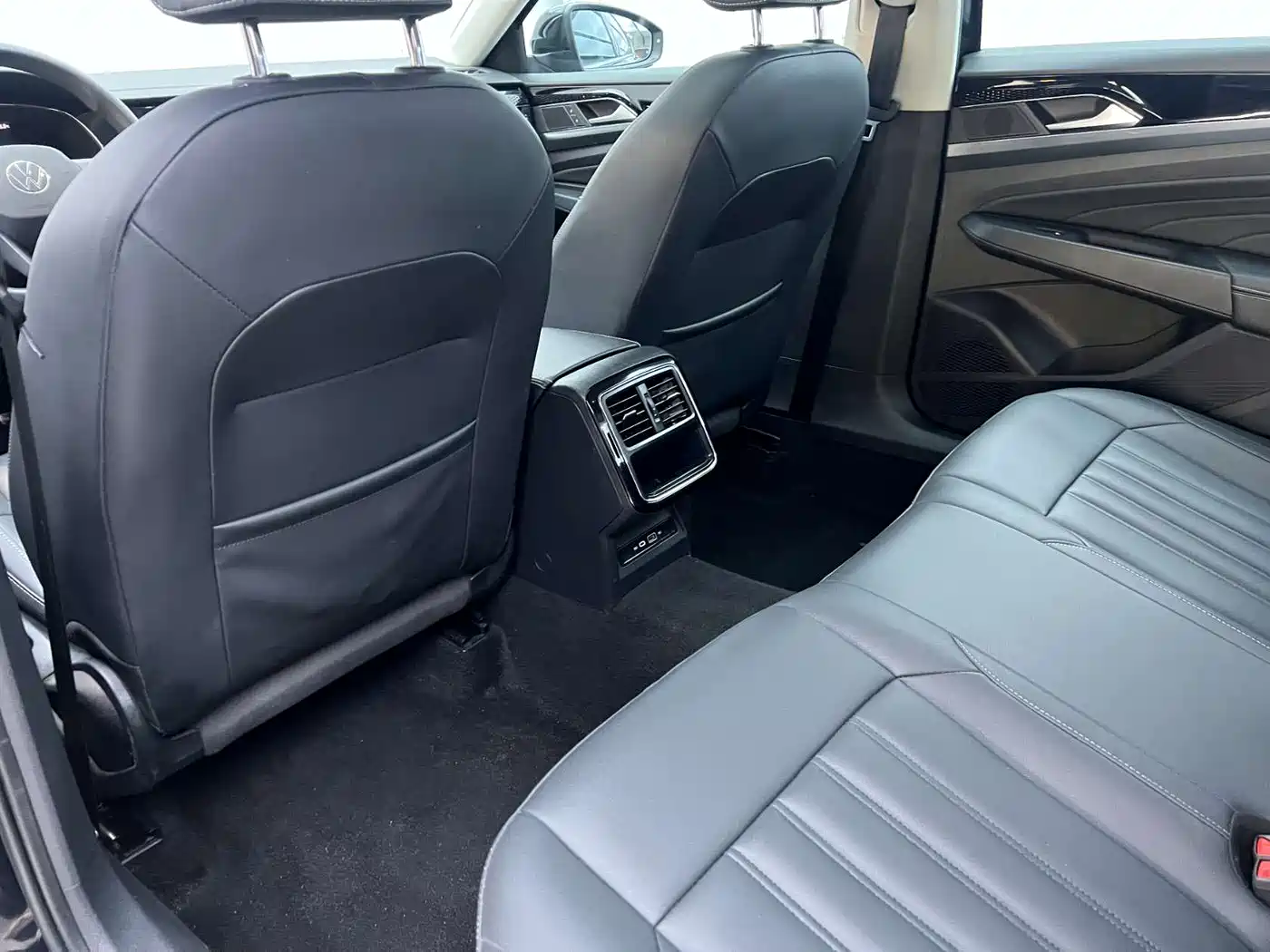 Volkswagen Passat 2022 280TSI Business Edition фото 11