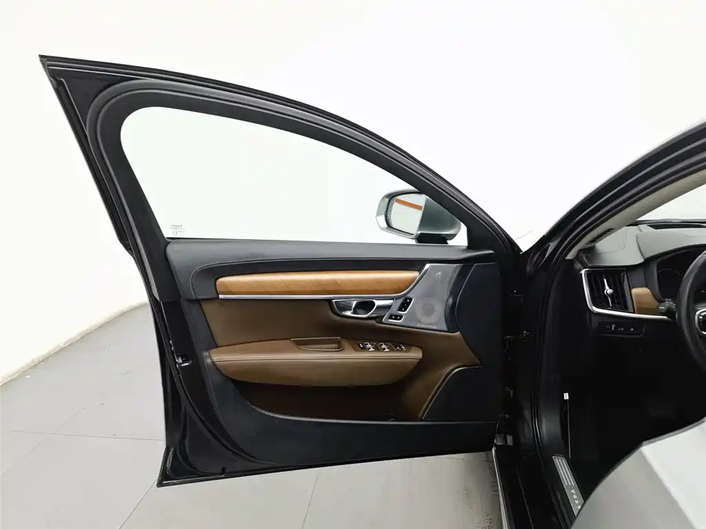 VOLVO S90 PLUG IN HYBRID