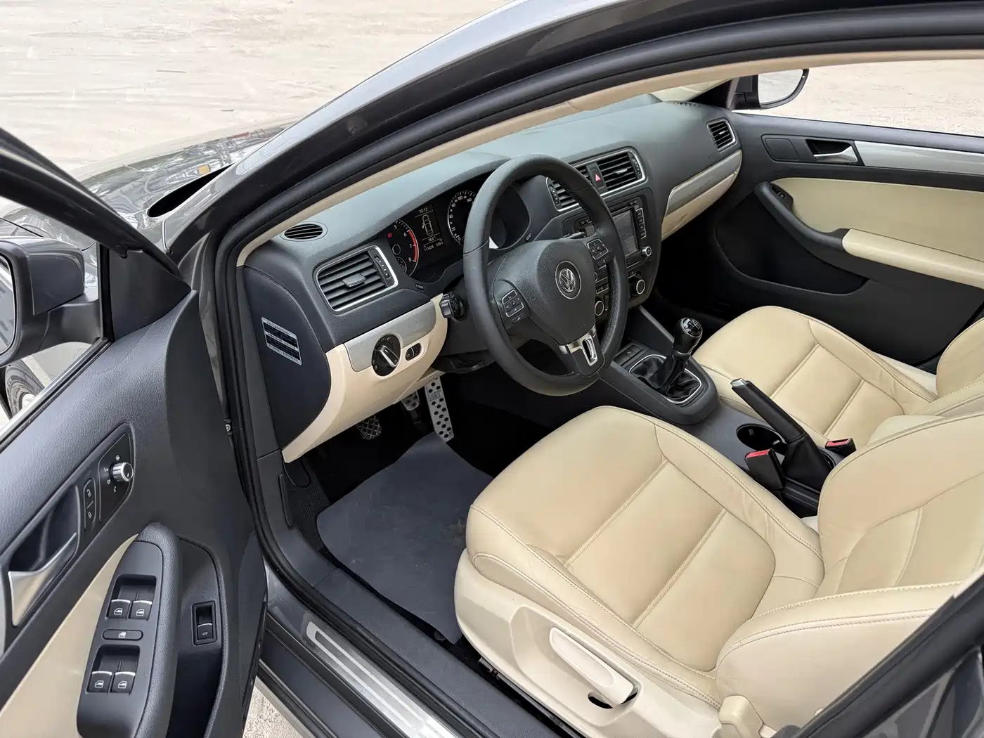 Volkswagen Sagitar 2012 1.4TSI Manual Luxury фото 10