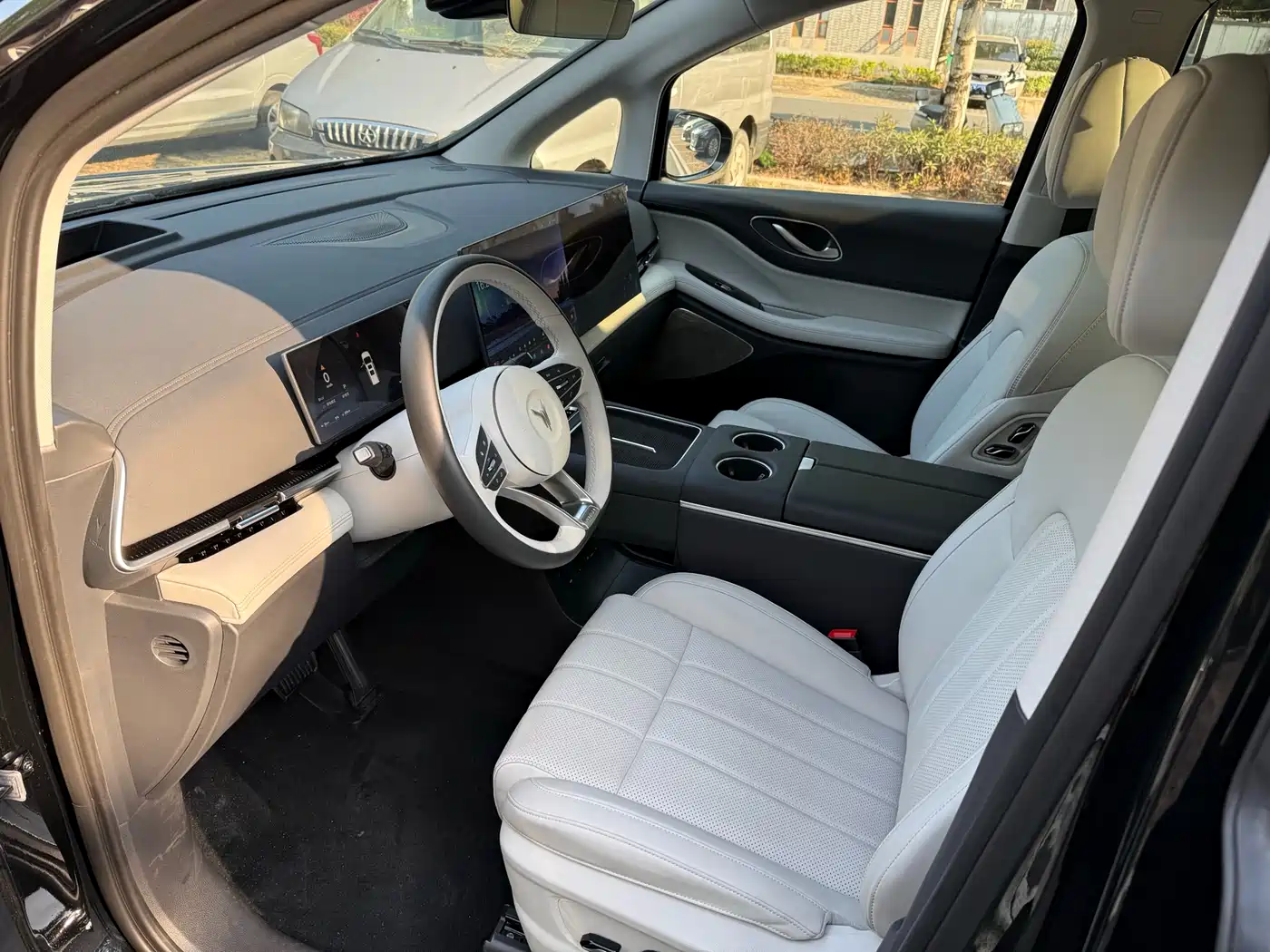 Voyah Auto Voyah Dreamer 2025 PHEV 4WD Kunpeng Premium Edition фото 4