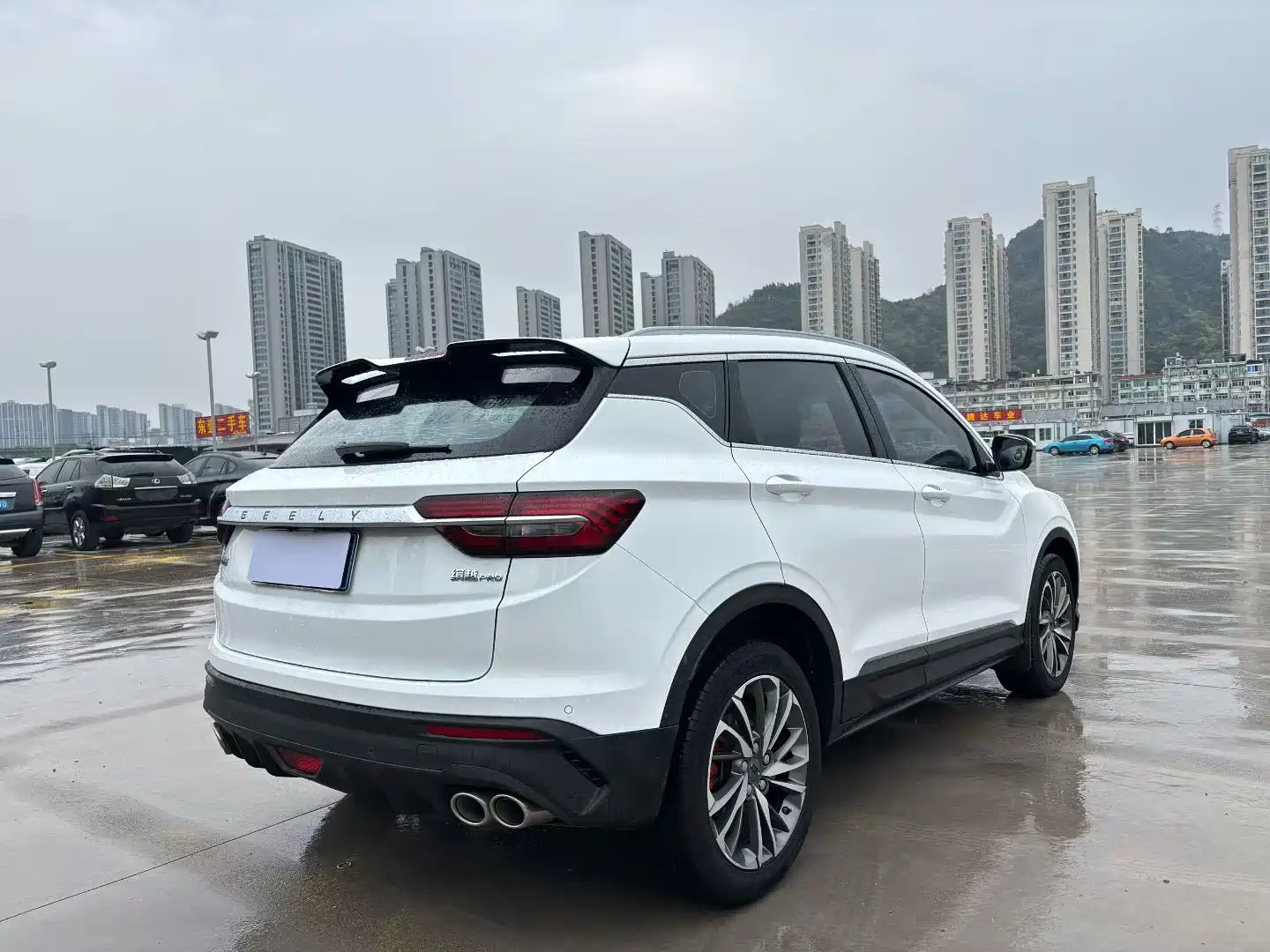 Фото 9 - Geely Coolray