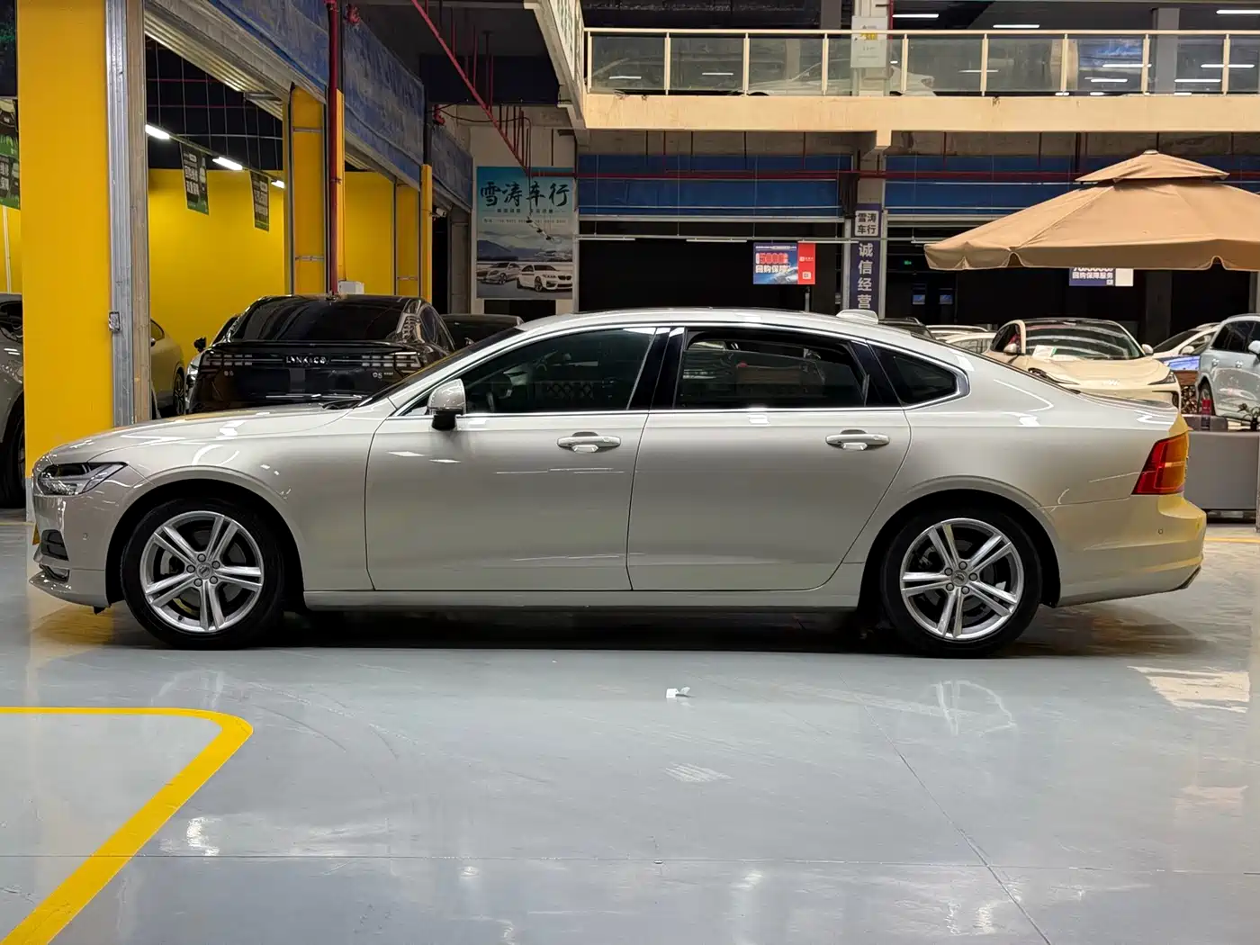 Фото 8 - Volvo S90
