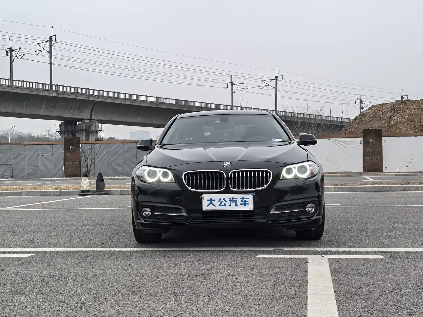 BMW 5 Series 2017 520Li Classic Edition фото 14