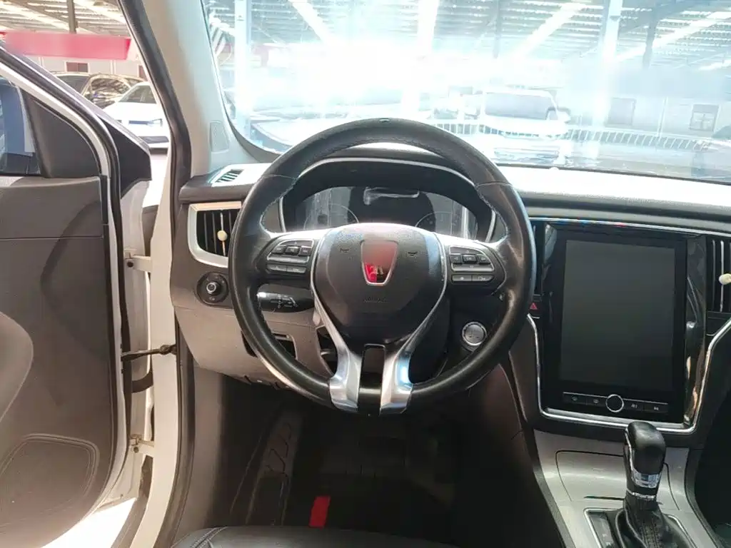 Фото 11 - Roewe RX5
