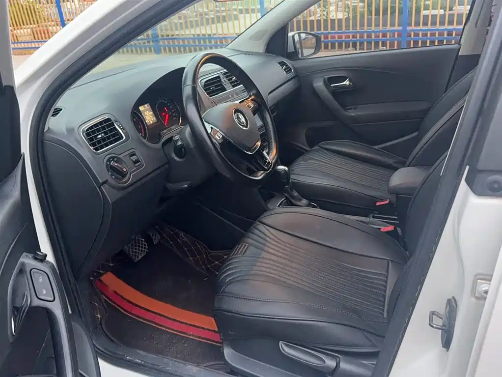 Volkswagen Polo 2016 1.6L Automatic Comfort фото 8