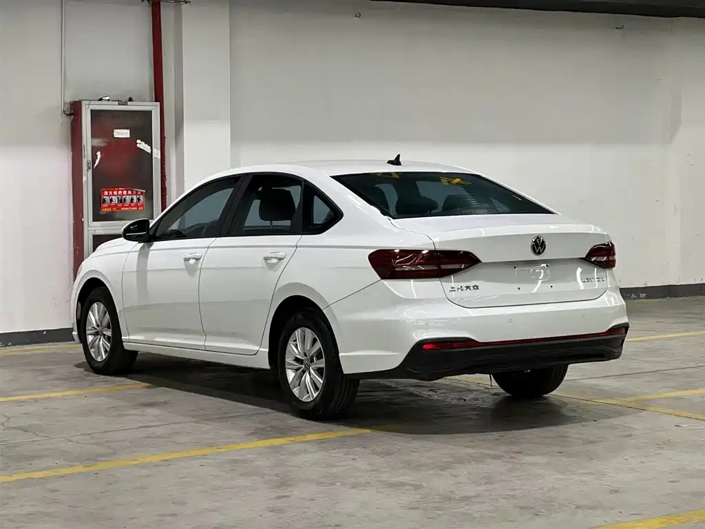 Volkswagen Lavida 2023 1.5L Auto Delight Edition фото 4