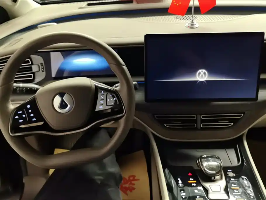 Denza D9 2022 DM-i 970 AWD Flagship фото 12
