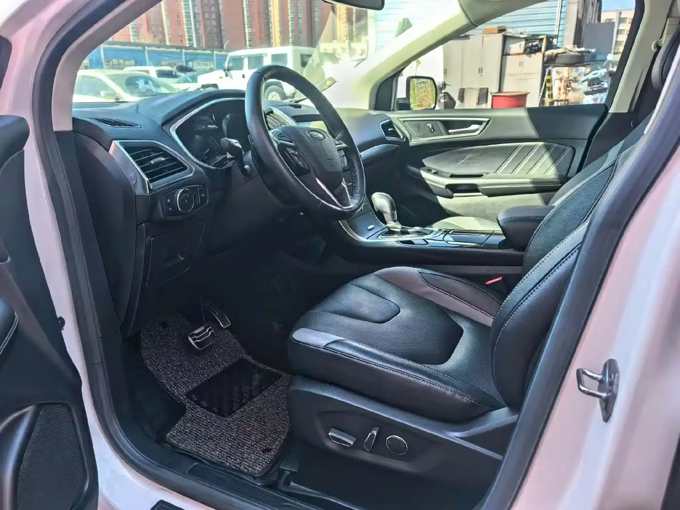 Фото 2 - Ford Edge