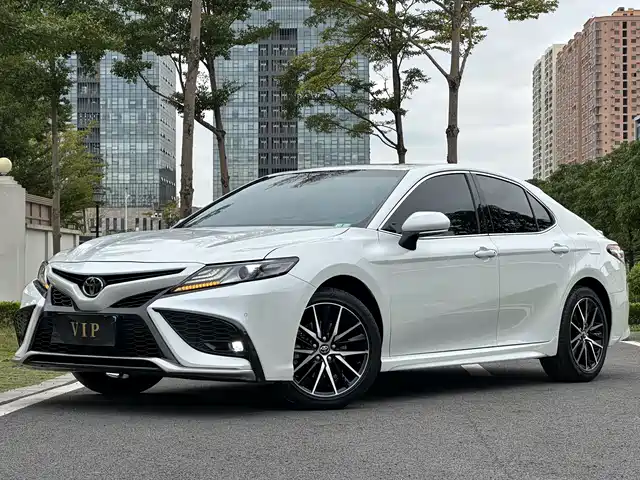TOYOTA CAMRY