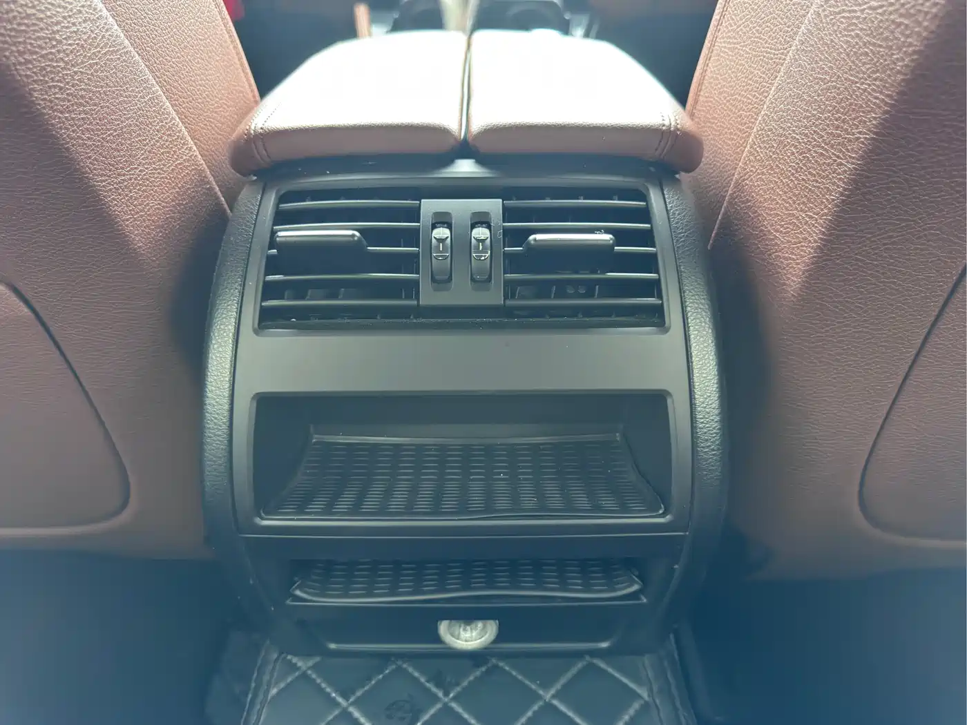 BMW 5 Series (Import) 2014 520i Classic фото 12