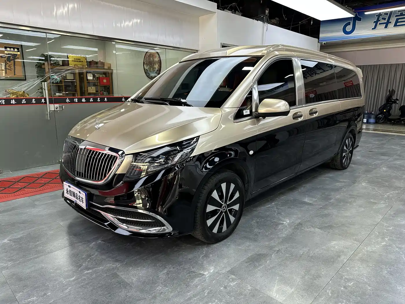 Mercedes-Benz Vito 2023 2.0T Business 7-Seater