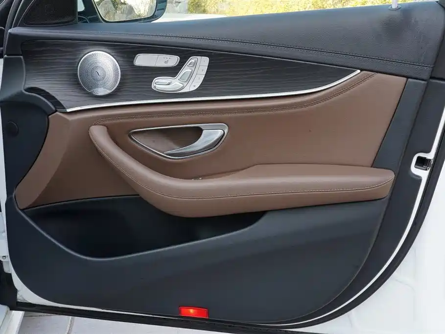 Mercedes-Benz E-Class 2020 E 300 L Sport Fashion Model фото 17