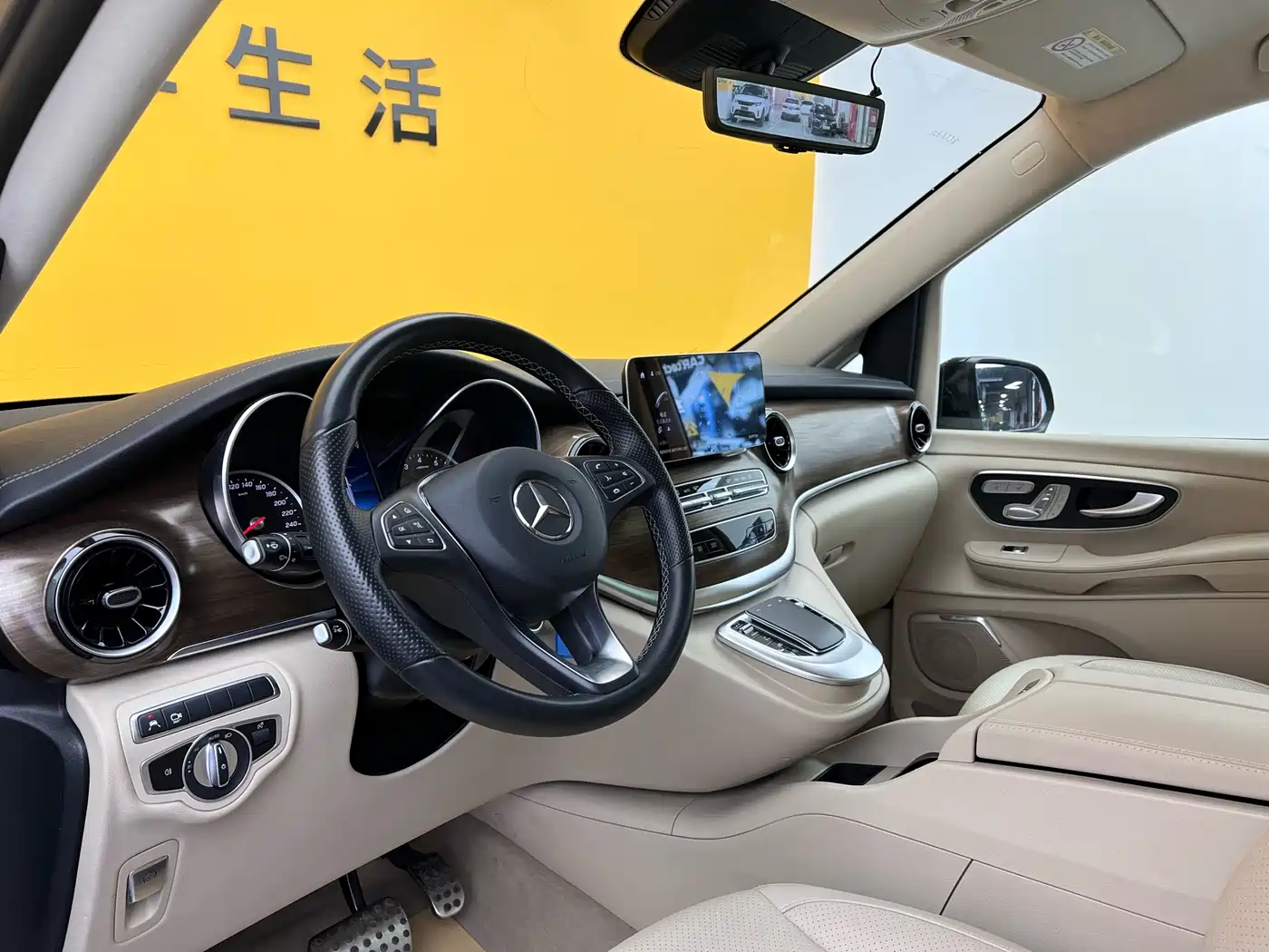 Mercedes-Benz V-Class 2021 V 260 L Long Wheelbase Luxury Edition фото 4