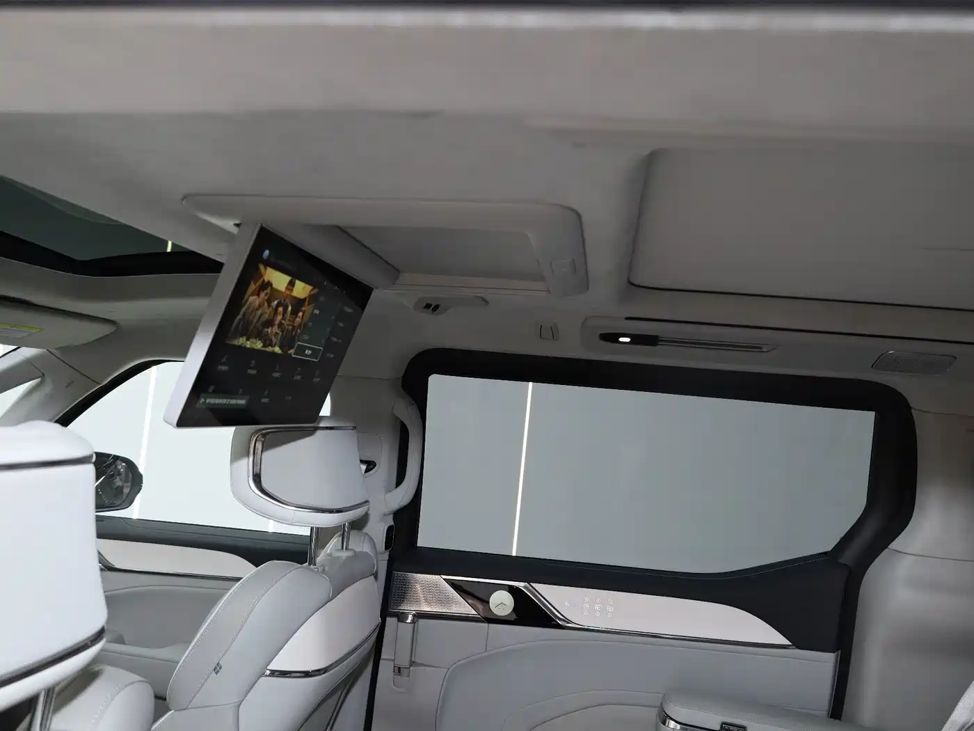 Volvo EM90 2024 2025 Ultra Six-Seater