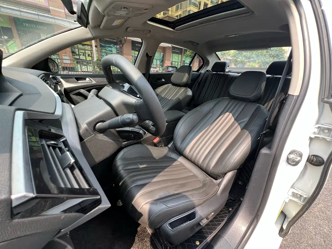 PEUGEOT 408